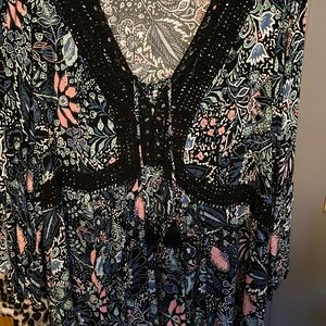 Torrid Size 4 floral bell sleeve top